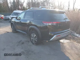 2023 Nissan Pathfinder SL z VIN 5N1DR3CCXPC231961, wystawiony jako IAAI lot #41375091 z przebiegiem 24 314 mil mil oraz . Historia ofert i sprzedaży dostępna na DreamBid. Obrazek 3.