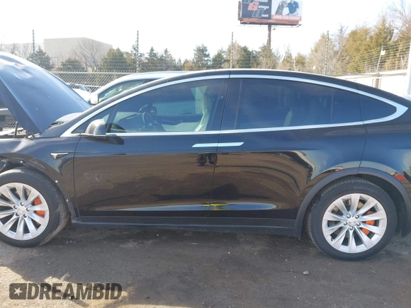 2018 Tesla Model X 75D with VIN 5YJXCDE44JF091690, listed as a IAAI auction lot 41585617 with 128,826 mi miles and . Bid and sale history available at DreamBid. Image 14.