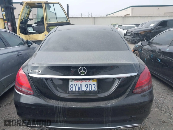2020 Mercedes-Benz C 300 z VIN W1KWF8DB5LR592259, wystawiony jako IAAI lot #42320848 z przebiegiem 63 795 mil mil oraz . Historia ofert i sprzedaży dostępna na DreamBid. Obrazek 16.