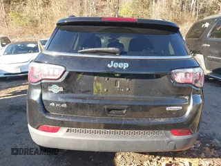 2018 Jeep Compass Latitude with VIN 3C4NJDBB3JT314058, listed as a IAAI auction lot 41012521 with 52,087 mi miles. Bid and sale history available at carsss.com. Image 16.