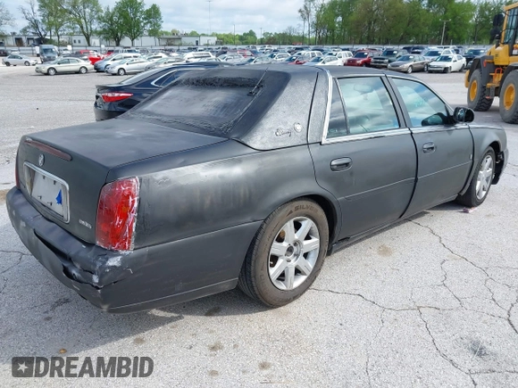 2002 Cadillac DeVille DHS z VIN 1G6KE57Y62U233642, wystawiony jako IAAI lot #42132517 z przebiegiem 223 505 mil mil oraz . Historia ofert i sprzedaży dostępna na DreamBid. Obrazek 4.