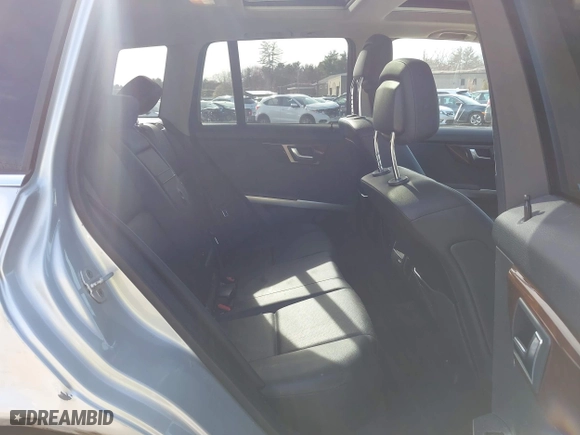2014 Mercedes-Benz GLK-Class GLK 350 with VIN WDCGG8JB8EG175260, listed as a IAAI auction lot 41957511 with 106,427 mi miles. Bid and sale history available at carsss.com. Image 8.