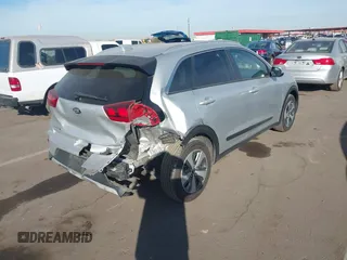 2020 Kia Niro LX with VIN KNDCB3LC3L5369229, listed as a IAAI auction lot 40950627 with 147,812 mi miles. Bid and sale history available at carsss.com. Image 4.