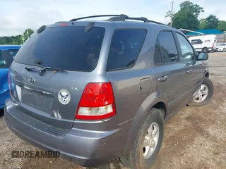 2006 Kia Sorento LX z VIN KNDJD733565594023, wystawiony jako IAAI lot #42375621 z przebiegiem 129 468 mil mil oraz . Historia ofert i sprzedaży dostępna na DreamBid. Obrazek 4.