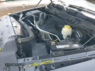 2018 Ram 1500 Big Horn z VIN 1C6RR6LT1JS132672, wystawiony jako IAAI lot #43161381 z przebiegiem 136 924 mil mil oraz . Historia ofert i sprzedaży dostępna na DreamBid. Obrazek 22.