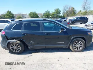 2020 Jeep Cherokee Latitude Plus z VIN 1C4PJMLB6LD584675, wystawiony jako IAAI lot #41943512 z przebiegiem 29 370 mil mil oraz . Historia ofert i sprzedaży dostępna na DreamBid. Obrazek 14.