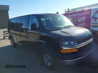 2016 Chevrolet Express Passenger LT z VIN 1GAZGPFF7G1296879, wystawiony jako IAAI lot #41359934 z przebiegiem 169 856 mil mil oraz . Historia ofert i sprzedaży dostępna na DreamBid. Obrazek 1.