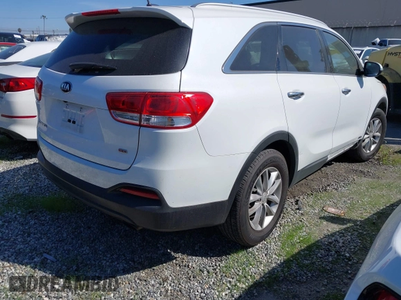 2017 Kia Sorento LX z VIN 5XYPGDA30HG315882, wystawiony jako IAAI lot #41801283 z przebiegiem 165 950 mil mil oraz . Historia ofert i sprzedaży dostępna na DreamBid. Obrazek 4.