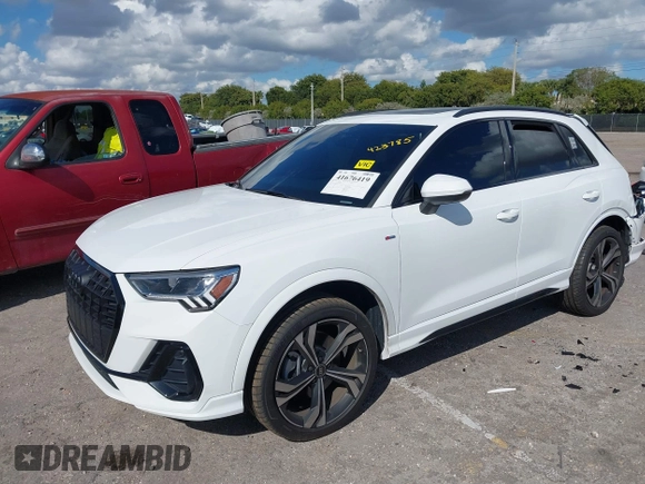 2024 Audi Q3 S line Premium Plus z VIN WA1EECF39R1136414, wystawiony jako IAAI lot #41676419 z przebiegiem 7824 mil mil oraz . Historia ofert i sprzedaży dostępna na DreamBid. Obrazek 18.