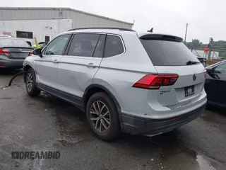 2019 Volkswagen Tiguan SE z VIN 3VV3B7AX7KM029525, wystawiony jako IAAI lot #42631715 z przebiegiem 148 174 mil mil oraz . Historia ofert i sprzedaży dostępna na DreamBid. Obrazek 3.