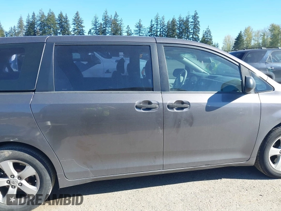 2013 Toyota Sienna L with VIN 5TDZK3DC1DS400675, listed as a IAAI auction lot 42053231 with 85,070 mi miles. Bid and sale history available at carsss.com. Image 13.