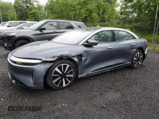 2025 Lucid Air Touring z VIN 50EA1TEA2SA004404, wystawiony jako Copart lot #60496555 z przebiegiem 2 484 mil mil oraz Szkoda całkowita • Salvage title. Historia ofert i sprzedaży dostępna na DreamBid. Obrazek 1.