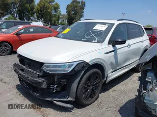 2022 Volkswagen Tiguan SE R-Line Black z VIN 3VVCB7AX1NM078210, wystawiony jako IAAI lot #42374836 z przebiegiem 37 774 mil mil oraz . Historia ofert i sprzedaży dostępna na DreamBid. Obrazek 19.