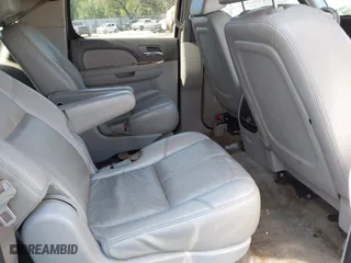 2007 Chevrolet Suburban LTZ with VIN 3GNFC16087G242868, listed as a IAAI auction lot 41872386 with 203,525 mi miles. Bid and sale history available at carsss.com. Image 8.