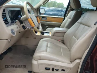 2010 Lincoln Navigator z VIN 5LMJJ2J56AEJ07073, wystawiony jako Copart lot #57955965 z przebiegiem 153 843 mil mil oraz Nie do naprawy • Non repairable. Historia ofert i sprzedaży dostępna na DreamBid. Obrazek 7.