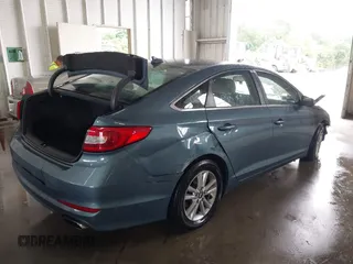 2016 Hyundai Sonata SE z VIN 5NPE24AF9GH355465, wystawiony jako IAAI lot #42247539 z przebiegiem Nie podano mil oraz . Historia ofert i sprzedaży dostępna na DreamBid. Obrazek 4.