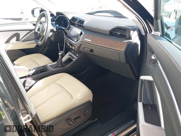 2021 Audi Q3 S line Premium Plus z VIN WA1EECF37M1095208, wystawiony jako IAAI lot #41616320 z przebiegiem 18 341 mil mil oraz . Historia ofert i sprzedaży dostępna na DreamBid. Obrazek 5.