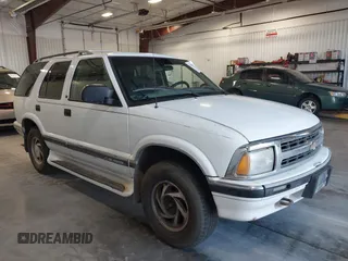 1995 Chevrolet Blazer with VIN 1GNDT13W0S2182537, listed as a IAAI auction lot 42647704 with 288,515 mi miles and . Bid and sale history available at DreamBid. Image 1.