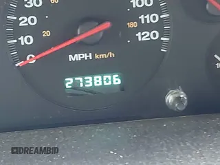 2000 Jeep Grand Cherokee Laredo z VIN 1J4GW48S2YC390226, wystawiony jako IAAI lot #42326715 z przebiegiem 273 806 mil mil oraz . Historia ofert i sprzedaży dostępna na DreamBid. Obrazek 7.