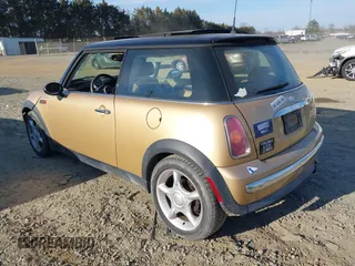 2003 MINI Hardtop z VIN WMWRC33483TJ50761, wystawiony jako IAAI lot #41679849 z przebiegiem 166 336 mil mil oraz . Historia ofert i sprzedaży dostępna na DreamBid. Obrazek 3.