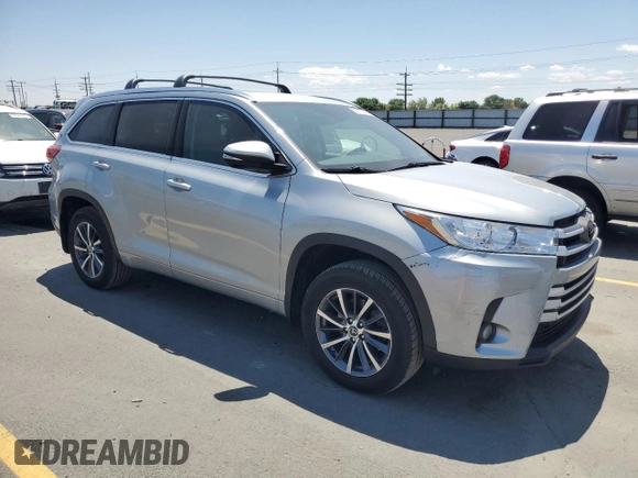 2017 Toyota Highlander XLE with VIN 5TDJZRFH2HS521211, listed as a Copart auction lot 62717825 with 62,380 mi miles and Clean title. Bid and sale history available at DreamBid. Image 4.