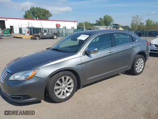 2013 Chrysler 200 Limited with VIN 1C3CCBCG0DN627769, listed as a IAAI auction lot 40274674 with 122,044 mi miles. Bid and sale history available at carsss.com. Image 17.