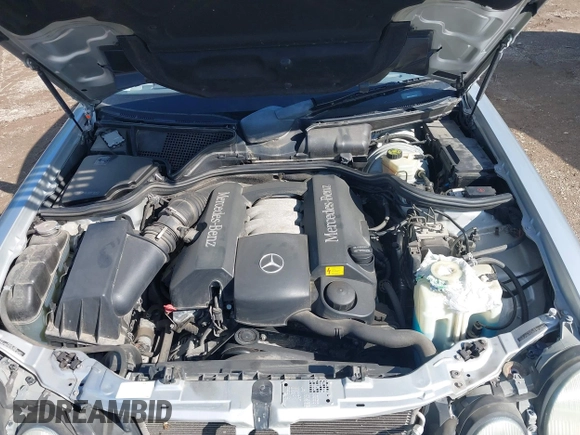 2001 Mercedes-Benz E-Class with VIN WDBJF65J61B373135, listed as a IAAI auction lot 42149598 with 123,314 mi miles. Bid and sale history available at carsss.com. Image 10.
