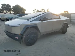 2024 Tesla Cybertruck z VIN 7G2CEHED6RA003275, wystawiony jako Copart lot #89005955 z przebiegiem 10 456 mil mil oraz Szkoda całkowita • Salvage title. Historia ofert i sprzedaży dostępna na DreamBid. Obrazek 1.