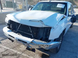 2006 Chevrolet Silverado 1500 LT1 with VIN 2GCEC13TX61114030, listed as a IAAI auction lot 41805974 with 300,118 mi miles. Bid and sale history available at carsss.com. Image 6.