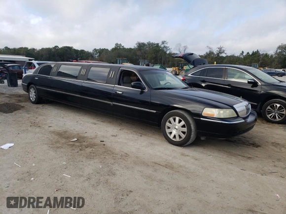 2003 Lincoln Town Car Executive z VIN 1L1FM81W23Y631965, wystawiony jako Copart lot #44536145 z przebiegiem 43 743 mil mil oraz Czysty tytuł • Clean title. Historia ofert i sprzedaży dostępna na DreamBid. Obrazek 4.