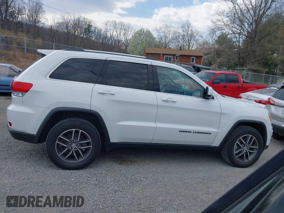 2018 Jeep Grand Cherokee Laredo z VIN 1C4RJFAG1JC479838, wystawiony jako IAAI lot #41903955 z przebiegiem 73 076 mil mil oraz . Historia ofert i sprzedaży dostępna na DreamBid. Obrazek 13.