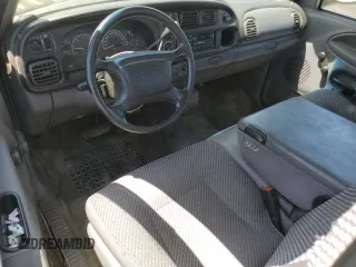 2001 Dodge 2500 z VIN 3B7KC23Z01G758102, wystawiony jako Copart lot #61303775 z przebiegiem 164 067 mil mil oraz Czysty tytuł • Clean title. Historia ofert i sprzedaży dostępna na DreamBid. Obrazek 8.