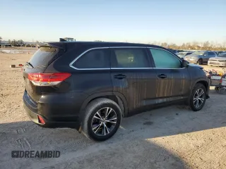 2017 Toyota Highlander LE with VIN 5TDZZRFH4HS233645, listed as a Copart auction lot 48684015 with 113,418 mi miles and Salvage title. Bid and sale history available at DreamBid. Image 3.