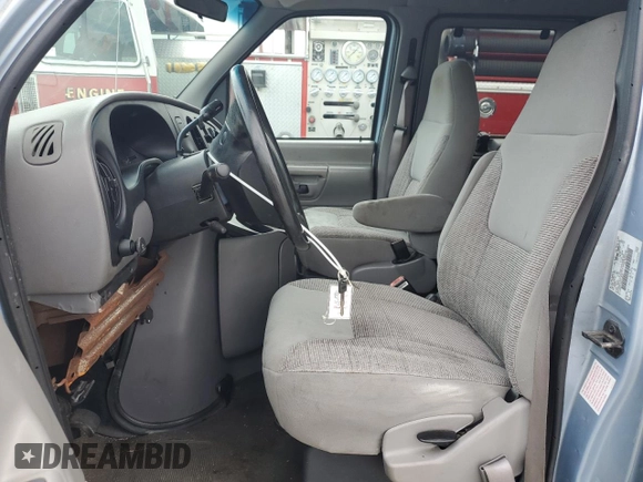 1999 Ford Econoline Passenger XL с VIN 1FBSS31S4XHC00657, выставлен на аукционе Copart как лот 58905335 с пробегом 90 323 миль миль и Списание • Salvage title. История ставок и продаж доступна на DreamBid. Изображение 7.