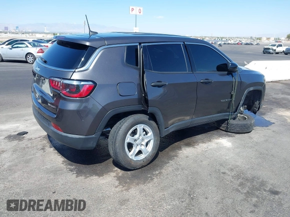 2022 Jeep Compass Sport z VIN 3C4NJDAB5NT205642, wystawiony jako IAAI lot #42130466 z przebiegiem 52 713 mil mil oraz . Historia ofert i sprzedaży dostępna na DreamBid. Obrazek 4.