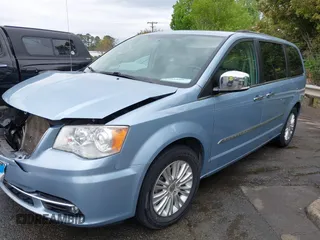 2013 Chrysler Town & Country Limited with VIN 2C4RC1GG5DR571731, listed as a IAAI auction lot 42028807 with 155,875 mi miles. Bid and sale history available at carsss.com. Image 17.