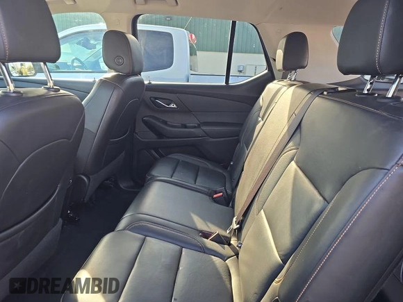 2021 Chevrolet Traverse LT z VIN 1GNERHKWXMJ183734, wystawiony jako IAAI lot #42284061 z przebiegiem 111 317 mil mil oraz . Historia ofert i sprzedaży dostępna na DreamBid. Obrazek 1.