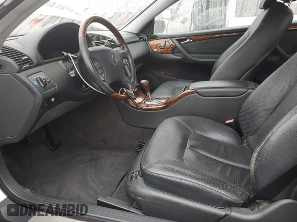2002 Mercedes-Benz CL AMG z VIN WDBPJ73J52A024668, wystawiony jako Copart lot #44394705 z przebiegiem Nie podano mil oraz Czysty tytuł • Clean title. Historia ofert i sprzedaży dostępna na DreamBid. Obrazek 7.
