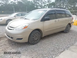 2006 Toyota Sienna CE z VIN 5TDZA23C36S449376, wystawiony jako IAAI lot #42292608 z przebiegiem 135 114 mil mil oraz . Historia ofert i sprzedaży dostępna na DreamBid. Obrazek 2.