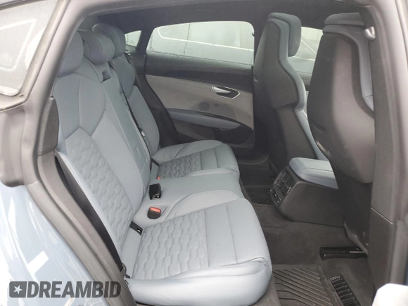 2022 Audi e-tron GT Prestige z VIN WAUEJBFW2N7006629, wystawiony jako Copart lot #45069554 z przebiegiem 8 341 mil mil oraz . Historia ofert i sprzedaży dostępna na DreamBid. Obrazek 10.