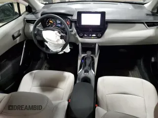 2023 Toyota Corolla Cross L z VIN 7MUAAABG9PV048031, wystawiony jako Copart lot #49844425 z przebiegiem 36 685 mil mil oraz Szkoda całkowita • Salvage title. Historia ofert i sprzedaży dostępna na DreamBid. Obrazek 8.