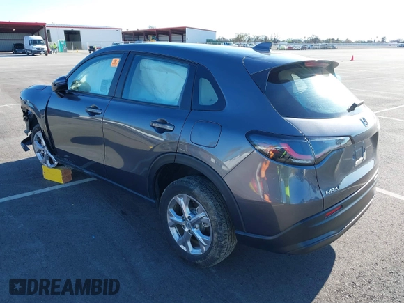 2024 Honda HR-V LX z VIN 3CZRZ2H35RM765460, wystawiony jako IAAI lot #41760314 z przebiegiem 12 837 mil mil oraz . Historia ofert i sprzedaży dostępna na DreamBid. Obrazek 3.