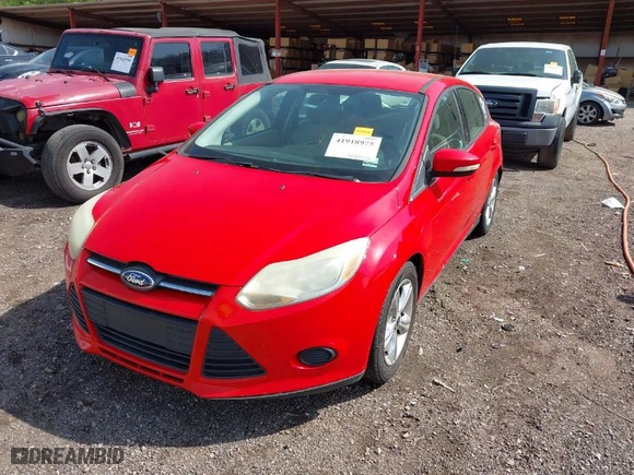 2014 Ford Focus SE with VIN 1FADP3K25EL230853, listed as a IAAI auction lot 41918975 with 147,268 mi miles. Bid and sale history available at carsss.com. Image 2.