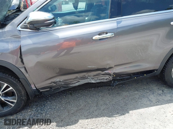 2019 Toyota Highlander LE with VIN 5TDBZRFH5KS722354, listed as a IAAI auction lot 42252775 with 97,141 mi miles and . Bid and sale history available at DreamBid. Image 13.