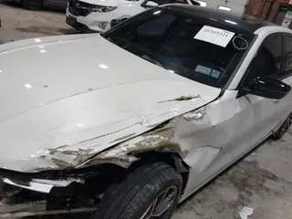 2019 BMW 3 Series 330i xDrive with VIN WBA5R7C55KAJ83482, listed as a IAAI auction lot 41565321 with 126,536 mi miles. Bid and sale history available at carsss.com. Image 18.