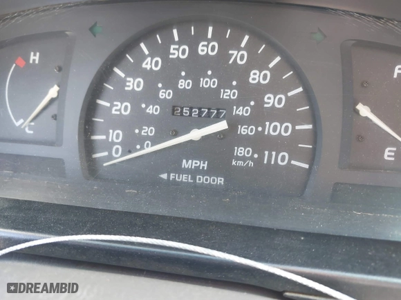 2002 Toyota Tacoma with VIN 5TENL42N92Z027486, listed as a IAAI auction lot 41819045 with 252,777 mi miles. Bid and sale history available at carsss.com. Image 7.