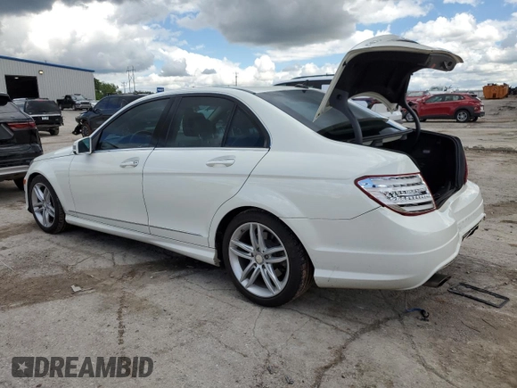 2012 Mercedes-Benz C 300 Sport с VIN WDDGF8BB7CR209364, выставлен на аукционе Copart как лот 55526085 с пробегом 119 461 миль миль и Списание • Salvage title. История ставок и продаж доступна на DreamBid. Изображение 2.