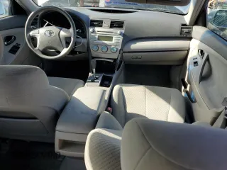 2008 Toyota Camry LE z VIN 4T1BE46K68U228756, wystawiony jako Copart lot #56953845 z przebiegiem 150 894 mil mil oraz Szkoda całkowita • Salvage title. Historia ofert i sprzedaży dostępna na DreamBid. Obrazek 8.