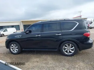 2011 Infiniti QX56 8-passenger z VIN JN8AZ2NC2B9300974, wystawiony jako IAAI lot #42453675 z przebiegiem Nie podano mil oraz . Historia ofert i sprzedaży dostępna na DreamBid. Obrazek 14.