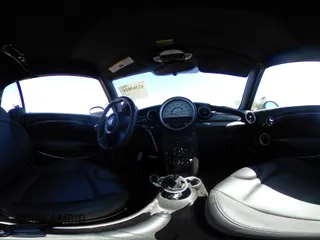 2014 MINI Convertible S z VIN WMWZP3C53ET706796, wystawiony jako IAAI lot #42363811 z przebiegiem 93 581 mil mil oraz . Historia ofert i sprzedaży dostępna na DreamBid. Obrazek 20.